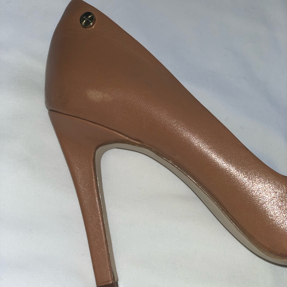 Calvin Klein Brady Kid Skin, Pumps, Caramel , US 8 - Picture 9 of 11